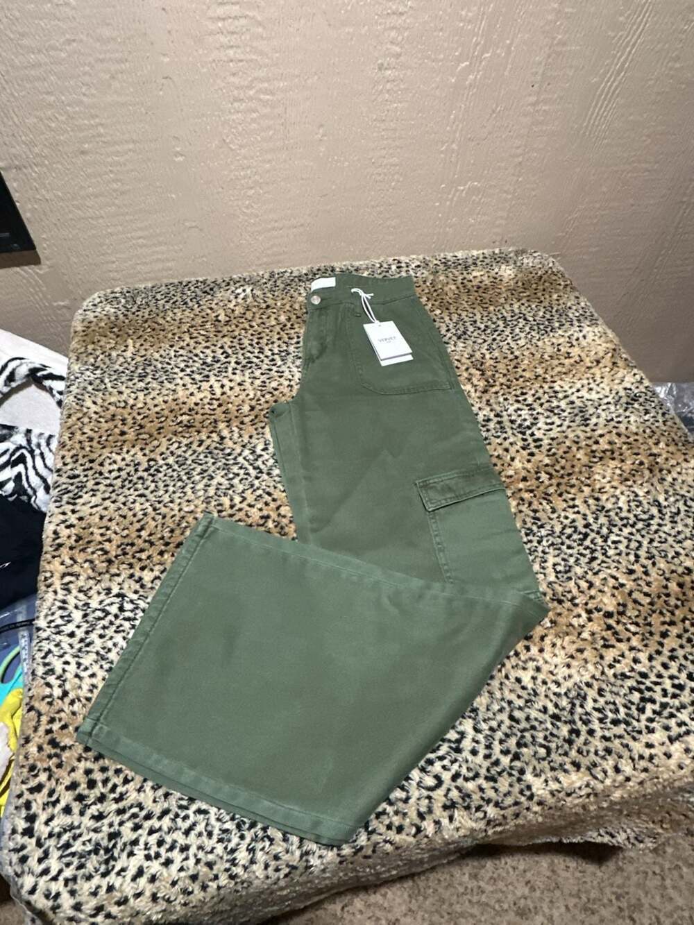 Vervet Cargo Pants Size 25 Olive Green Utility Straight Leg